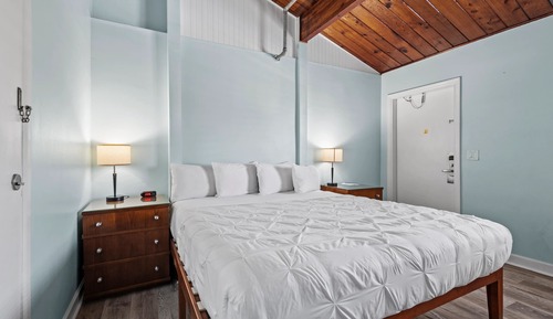 Standard Studio, 1 King Bed, Balcony, Ocean View