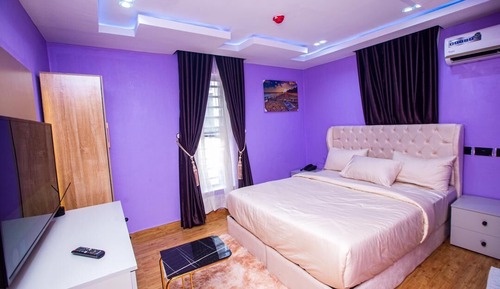 Apartamento clásico, balcón, vistas a la piscina