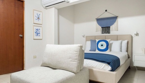 Habitación triple, no fumadores, junto a la piscina