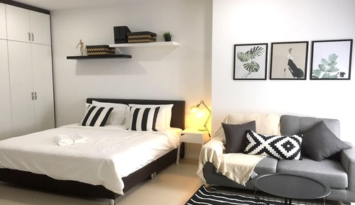 Estudio superior, 1 cama de matrimonio, balcón, vistas a la ciudad