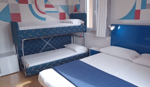 Habitación cuádruple, balcón