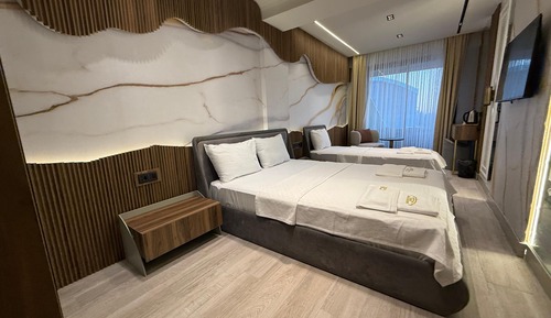 Habitación triple clásica, balcón