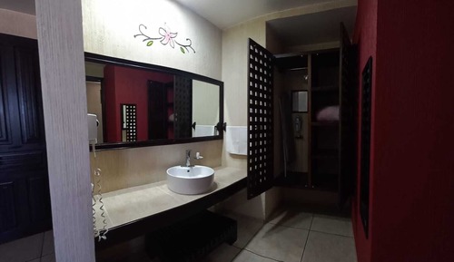 Habitación superior, patio, vistas a la ciudad