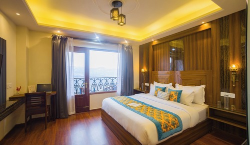 Apartamento, 1 cama de matrimonio grande, balcón, vistas a la colina
