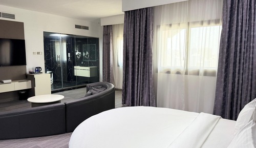 Suite presidencial, bañera de hidromasaje