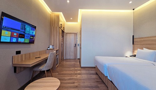 Habitación Premium con 1 cama doble o 2 individuales, balcón, vistas a la ciudad