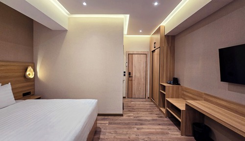 Habitación superior con 1 cama doble o 2 individuales, vistas a la ciudad