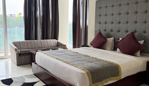 Premium Room, 1 King Bed, River View