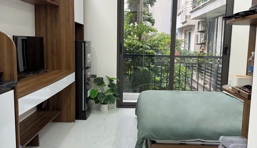 Studio, Balcony