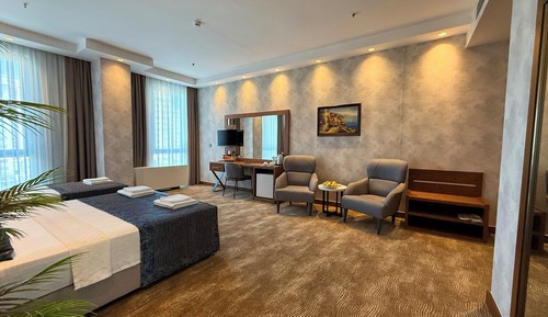 Executive Suite, City View