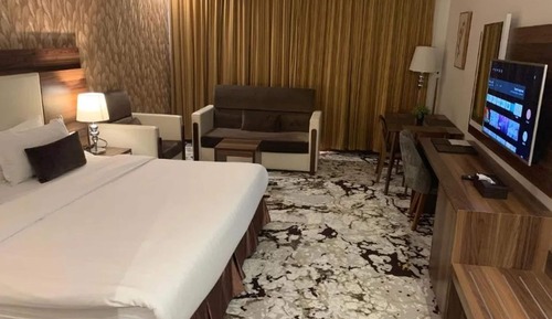 Deluxe Room, 1 King Bed