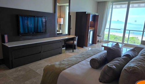 Luxury Suite, Private Pool, Beach View