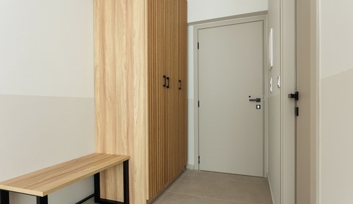 Comfort Room, Courtyard View