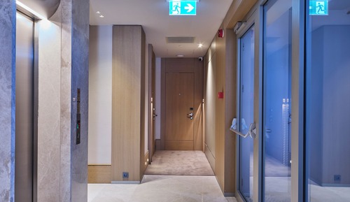 Habitación superior con 2 camas individuales, vistas a la ciudad