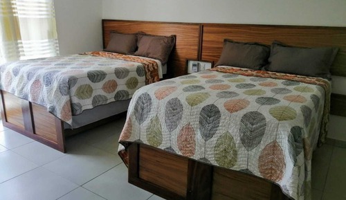 Habitación triple básica, vistas a la ciudad
