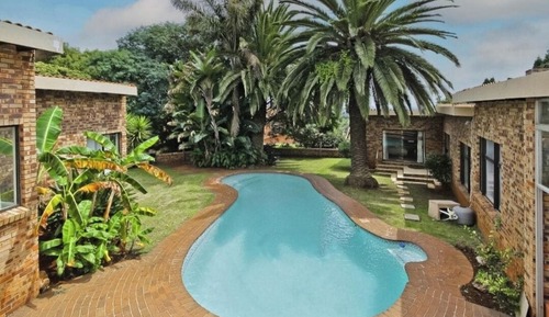 Casa, vistas a la piscina