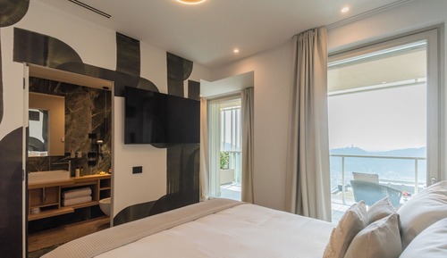Suite (1 Bedroom)