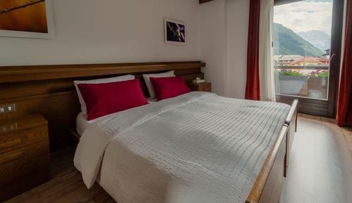 Habitación con 1 cama doble o 2 individuales, balcón