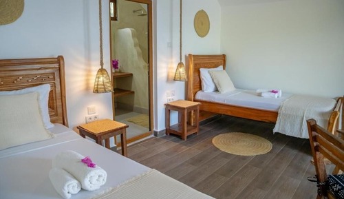 Habitación Deluxe con 2 camas individuales, vistas parciales al mar