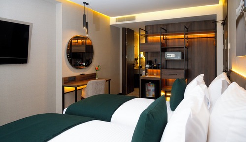 Habitación básica con 2 camas individuales