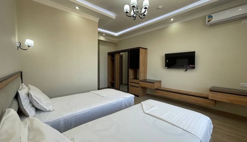 Habitación estándar con 1 cama doble o 2 individuales, vistas a la ciudad