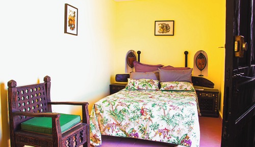 Habitación Confort doble, 1 cama de matrimonio grande, Servicio de limpieza, vistas a la piscina