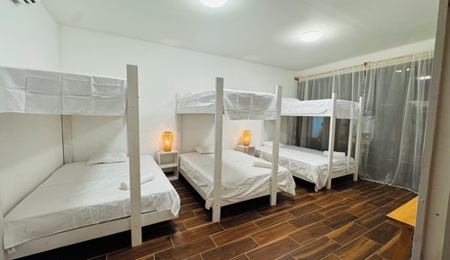 Dormitorio compartido básico, vistas al mar