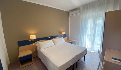 Habitación superior con 1 cama doble o 2 individuales