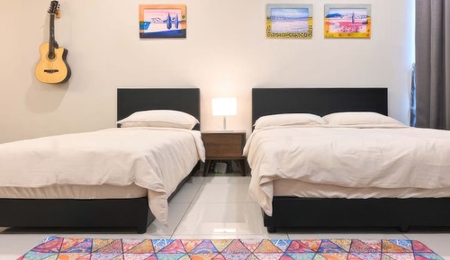 Estudio Deluxe, varias camas, balcón, vistas a la ciudad