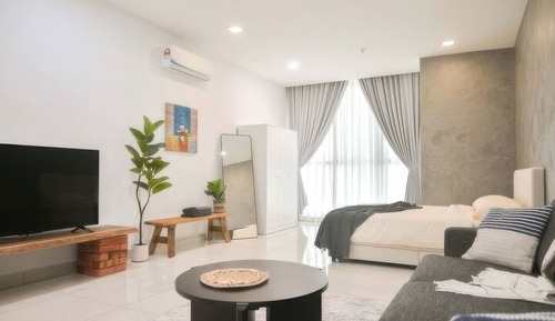 Estudio superior, 1 cama de matrimonio, balcón, vistas a la ciudad