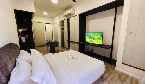 Estudio superior, 1 cama de matrimonio, balcón, vistas a la ciudad