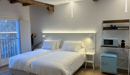 Habitación superior con 2 camas individuales, vistas a la ciudad