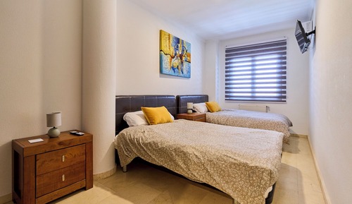 Habitación triple estándar, balcón, vistas a la ciudad
