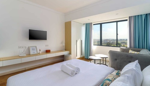 Classic Studio, City View