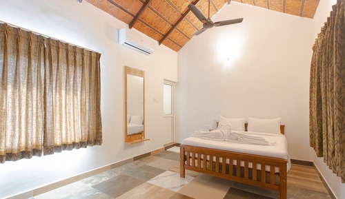 Standard Double Room, Garden View