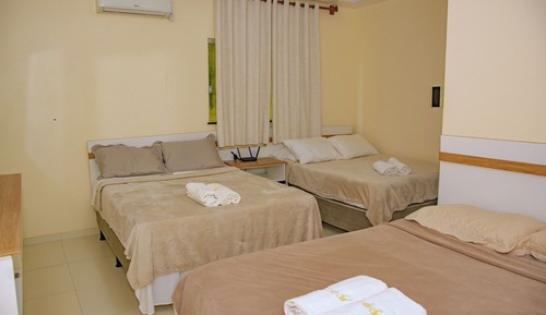 Habitación triple, vistas al patio