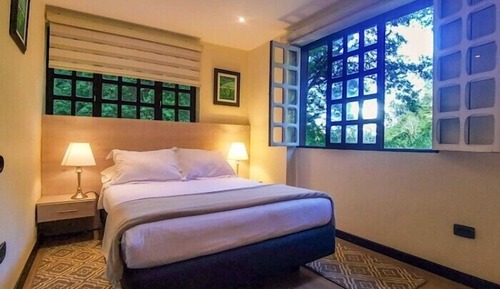 Habitación cuádruple Deluxe, vistas al jardín