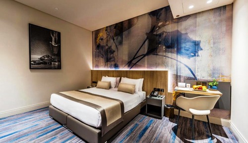 Habitación básica con 1 cama doble o 2 individuales, vistas a la ciudad