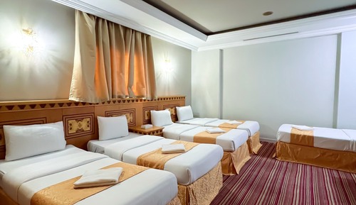 Qunintuple Room