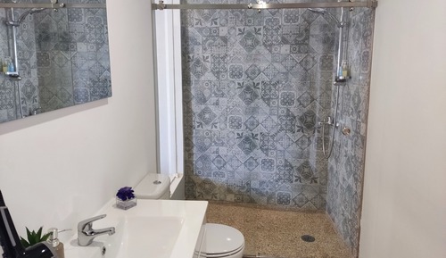 Habitación Deluxe con 1 cama doble o 2 individuales, balcón, vistas a la ciudad