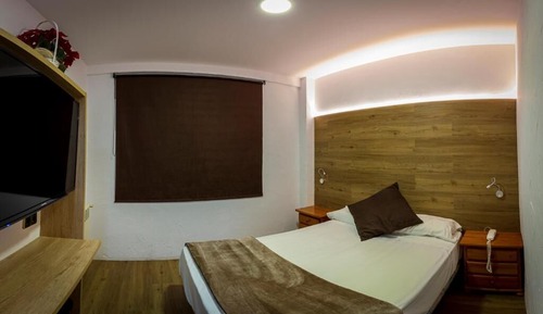 Habitación Confort con 1 cama doble o 2 individuales, vistas a la ciudad