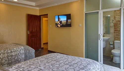 Habitación clásica con 1 cama doble o 2 individuales, balcón