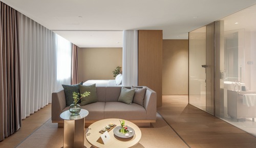 Luxury Suite, 1 Queen Bed, Patio, City View
