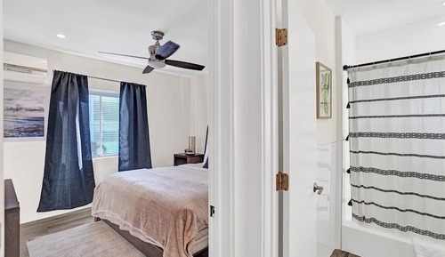 Classic Penthouse, 2 Bedrooms, Partial Ocean View