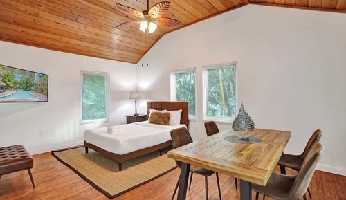 Classic Studio, 1 Queen Bed