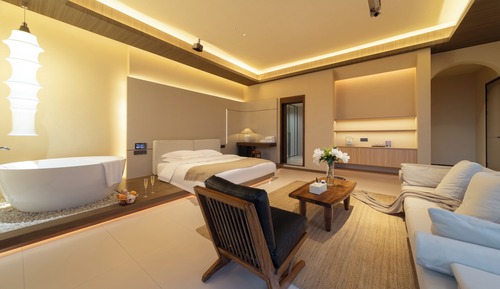 Deluxe Suite, Courtyard View