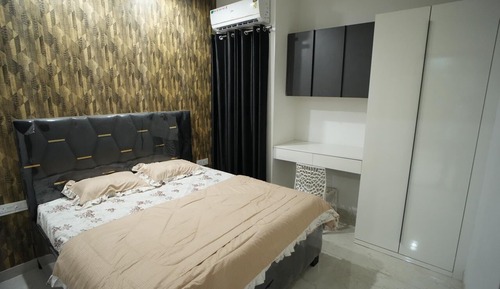 Apartamento clásico, balcón, vistas a la ciudad