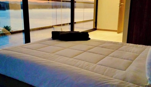 Apartamento superior, balcón