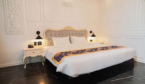 Suite, City View