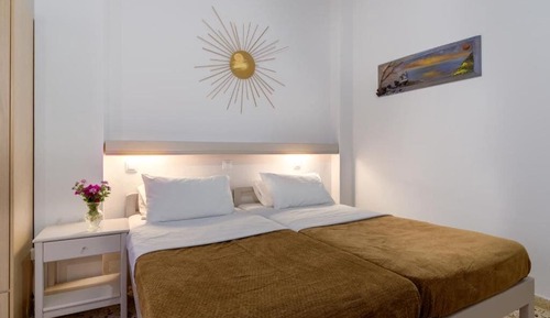 Habitación estándar con 1 cama doble o 2 individuales, balcón, vistas al jardín